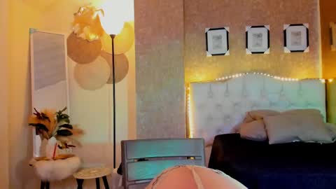 aya online show from September 26, 9:45 pm