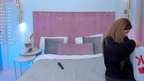 Mia online show from February 13, 5:58 am