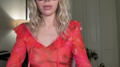 Mila online show from April 12, 5:05 pm