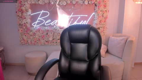 Miley Cruz  IG miley model23 online show from April 8, 7:27 pm