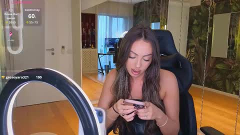 Miley Sin online show from January 7, 1:36 pm