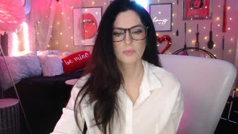 Milf Lacey online show from February 2, 3:54 am