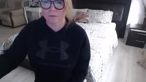 milfa online show from February 15, 7:38 am