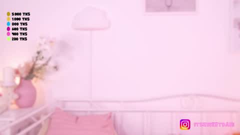 milky_0 online show from September 14, 11:24 pm