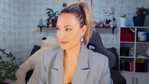 MillaXQueen online show from January 11, 4:23 pm