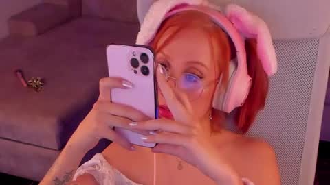 Monkey D Maddie online show from July 3, 3:23 am