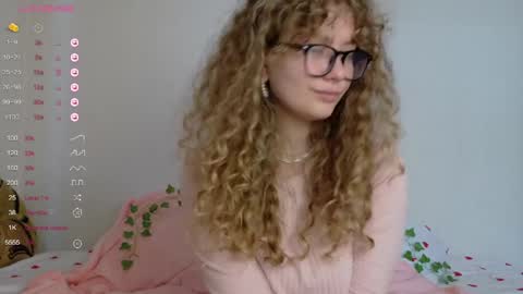 milounee online show from March 29, 9:30 am