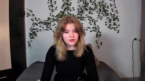 hi Im Mina  online show from February 24, 1:33 am