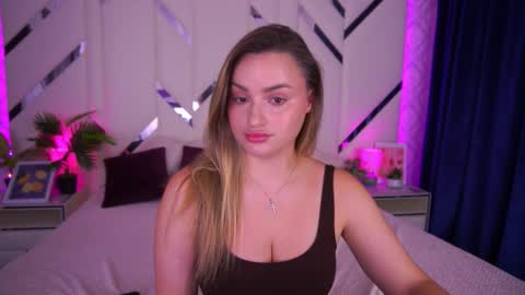 minifox_ online show from October 17, 7:55 am