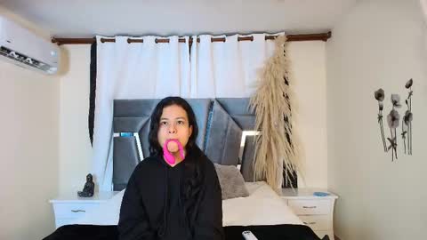 minilove_01 online show from October 14, 12:41 pm