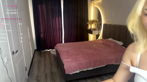 minnie_joy_ online show from March 13, 12:39 pm