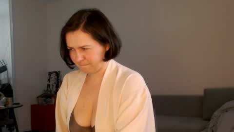 Meera online show from April 17, 3:03 pm