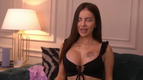 Miranda Raye online show from June 14, 6:47 am