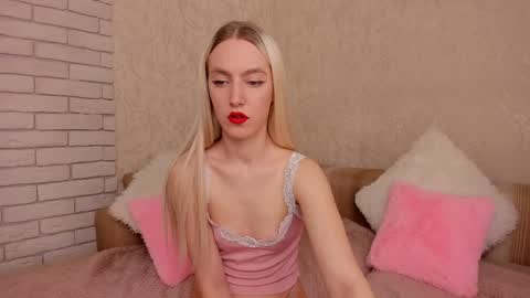 mishapallmer online show from April 4, 6:12 am