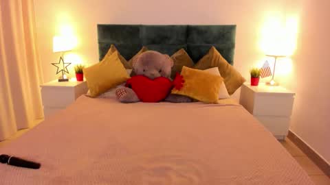 mishapallmer online show from September 16, 5:37 am