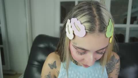 miss___angel online show from February 25, 11:09 am