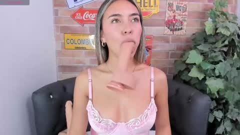 Zoe online show from October 11, 7:05 pm