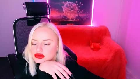 miss_alice_silver online show from September 29, 8:25 pm