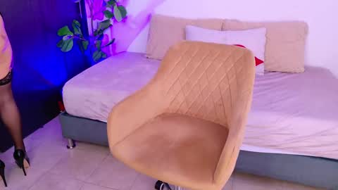 Charlize online show from October 19, 8:55 pm