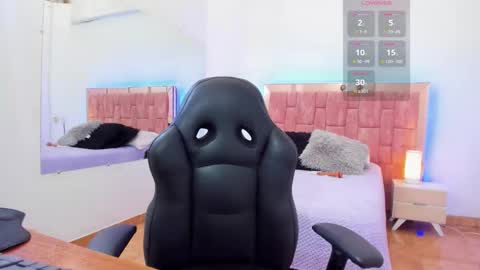 Chryss online show from November 4, 7:30 pm