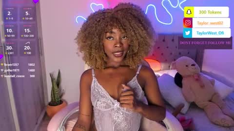 Tay Tay Independent Model   online show from March 6, 9:03 am