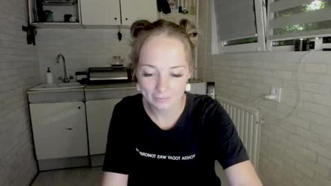 miss_you20 online show from September 10, 9:59 pm