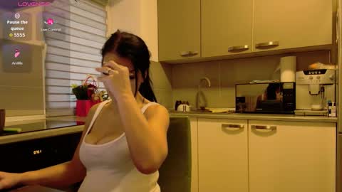 missbya online show from November 18, 5:52 am