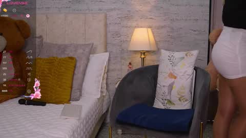 D A N A online show from February 4, 9:51 pm