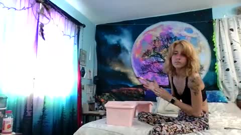 MissEeva online show from September 19, 4:28 pm