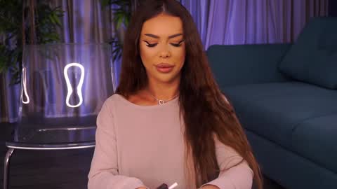 misskiarra online show from January 12, 5:13 am