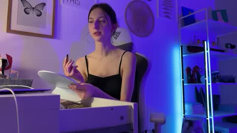 misslalii online show from April 19, 7:49 pm