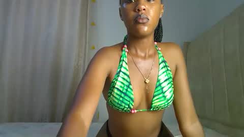 lunah online show from March 19, 10:14 pm