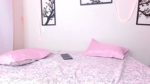 Tell me Pandora online show from December 4, 10:30 pm