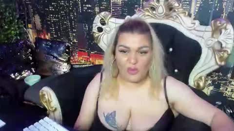 QueenT online show from November 23, 12:24 am