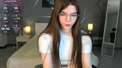 misss_evelyne online show from February 6, 1:31 am