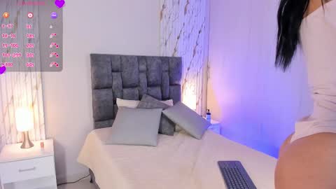 missvioleet online show from February 12, 5:36 pm