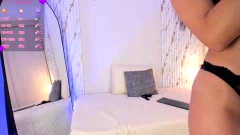 missvioleet online show from October 3, 5:51 pm