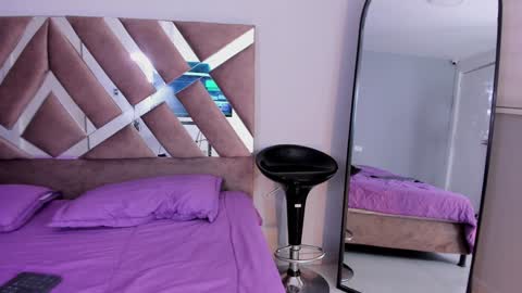 Miss online show from February 3, 7:42 pm