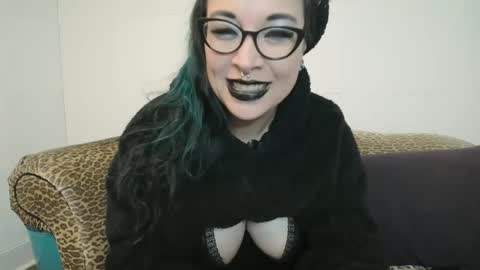 Missy Dee online show from December 17, 7:29 am