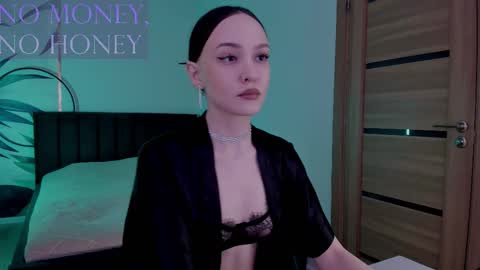 Mistress Mia online show from November 4, 12:15 am