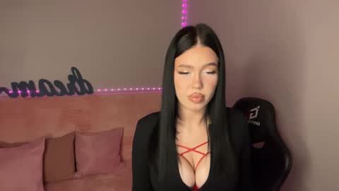 Mia online show from October 17, 10:02 pm