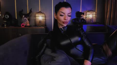 Elenia online show from December 4, 10:57 am