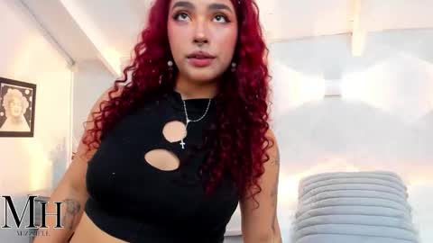 mizzhell_ online show from December 17, 3:33 am