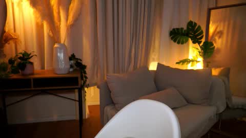 milkyway  online show from November 12, 5:22 pm