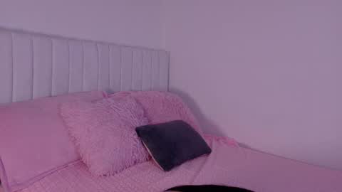 zoe ross online show from March 25, 7:50 pm