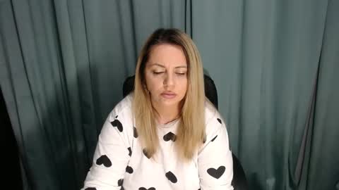 erika online show from March 6, 9:14 am