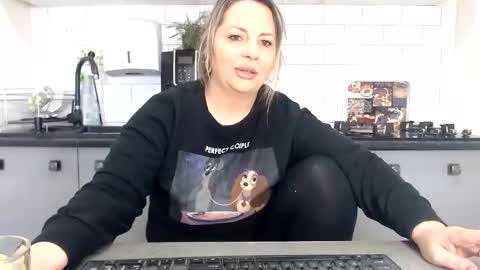 erika online show from March 4, 10:13 am