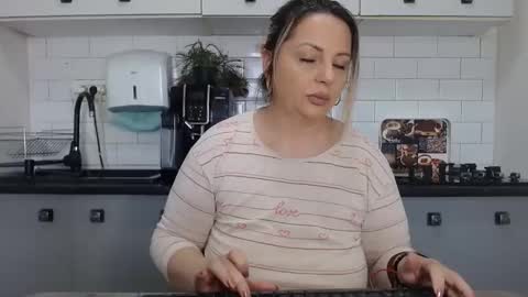 erika online show from March 9, 8:07 am