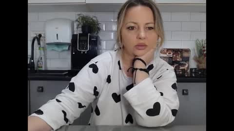 erika online show from February 14, 8:31 am