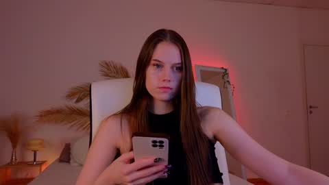 Molly online show from December 14, 9:35 pm